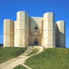 Castel del Monte esterno