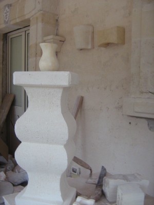 Colonnina pietra leccese