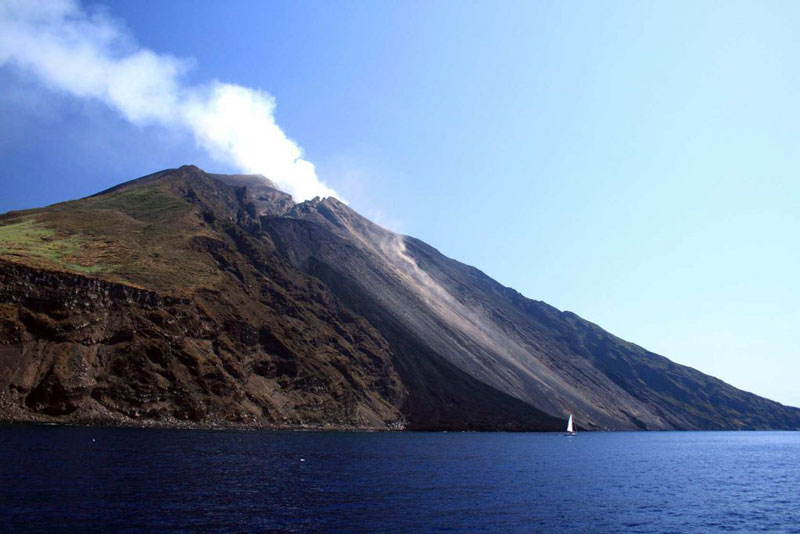 Stromboli vista dal mare